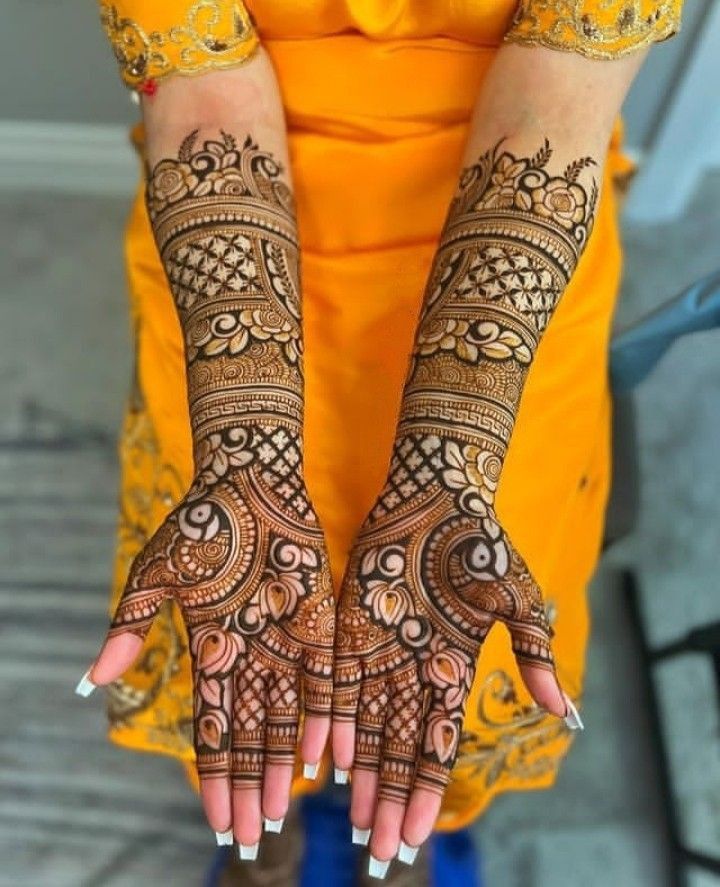 Vishal — expert bridal mehandi artist at work in Bangalore